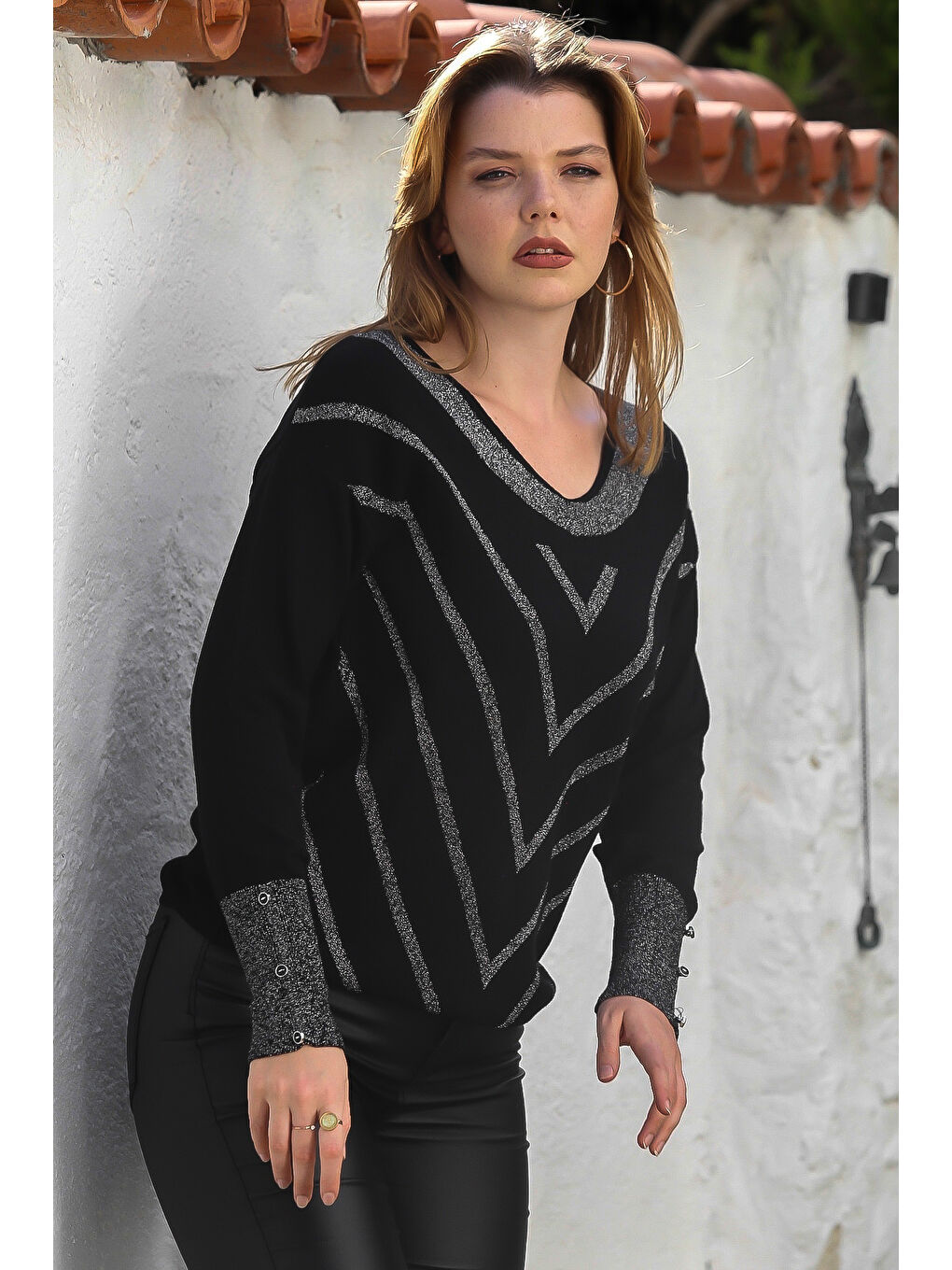 Siyah V Yaka Manşetli Kollu Düğmeli Simli Casual Triko Kazak 65 60-5