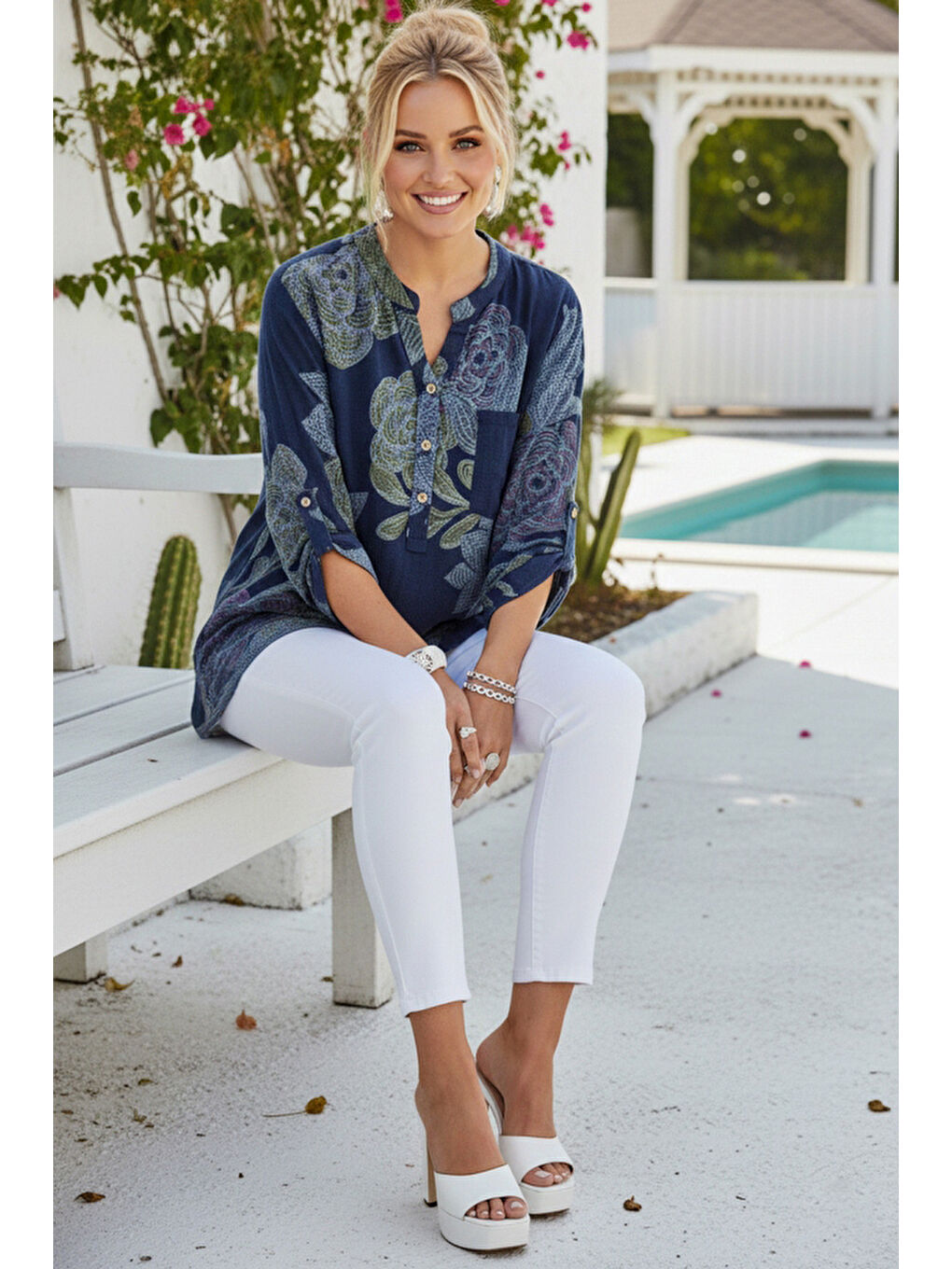 İtalyan Lacivert Hakim Yaka Düğmeli 3/4 Kol Çiçekli Cepli Casual Keten Görünümlü Dokuma Bluz 75 65-4