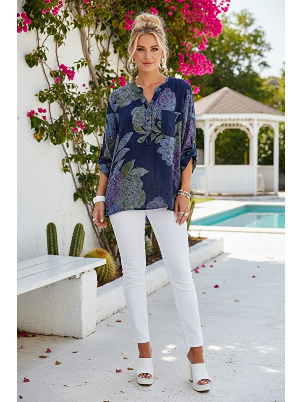 İtalyan Lacivert Hakim Yaka Düğmeli 3/4 Kol Çiçekli Cepli Casual Keten Görünümlü Dokuma Bluz 75 65-5