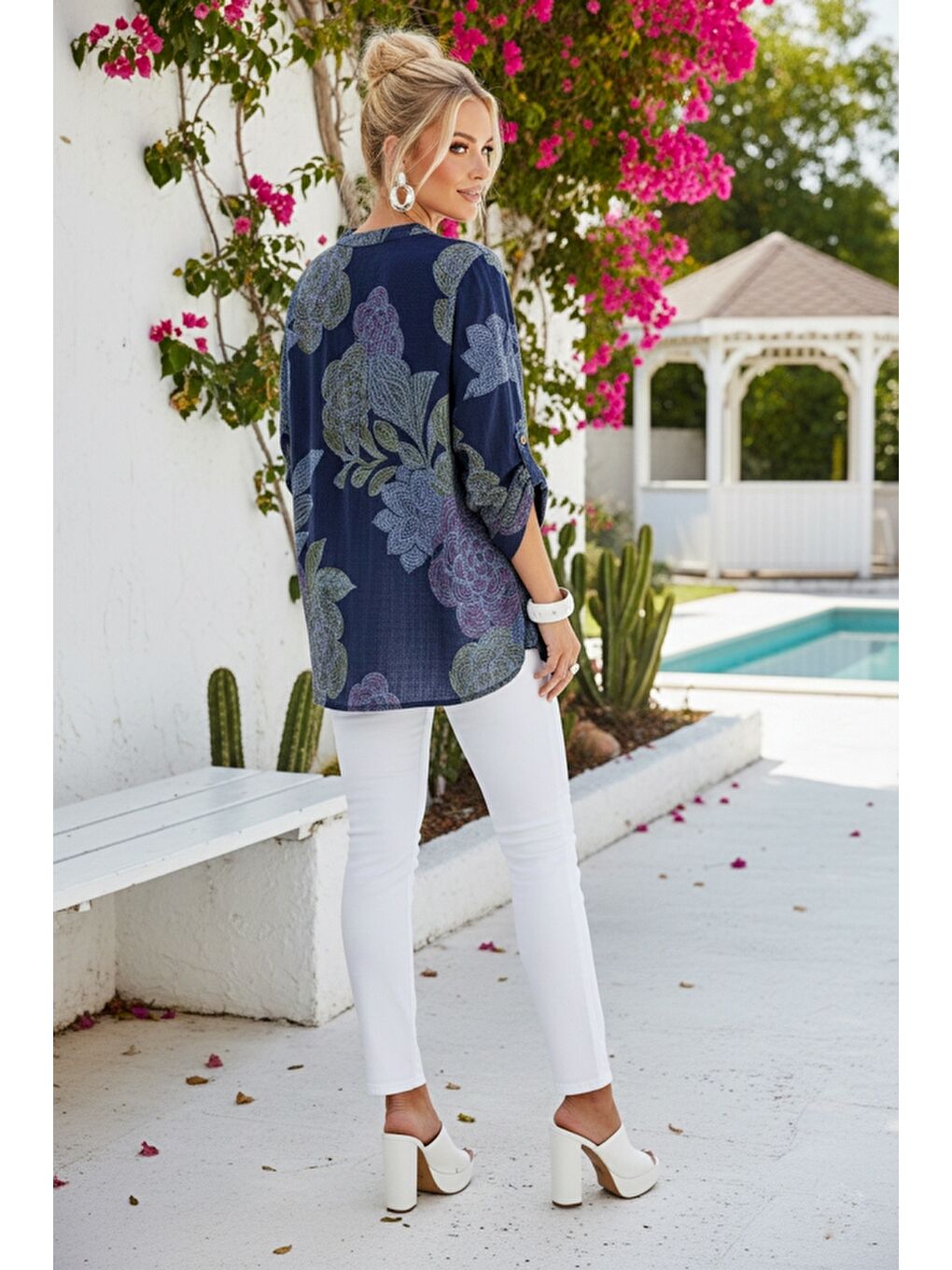 İtalyan Lacivert Hakim Yaka Düğmeli 3/4 Kol Çiçekli Cepli Casual Keten Görünümlü Dokuma Bluz 75 65-6