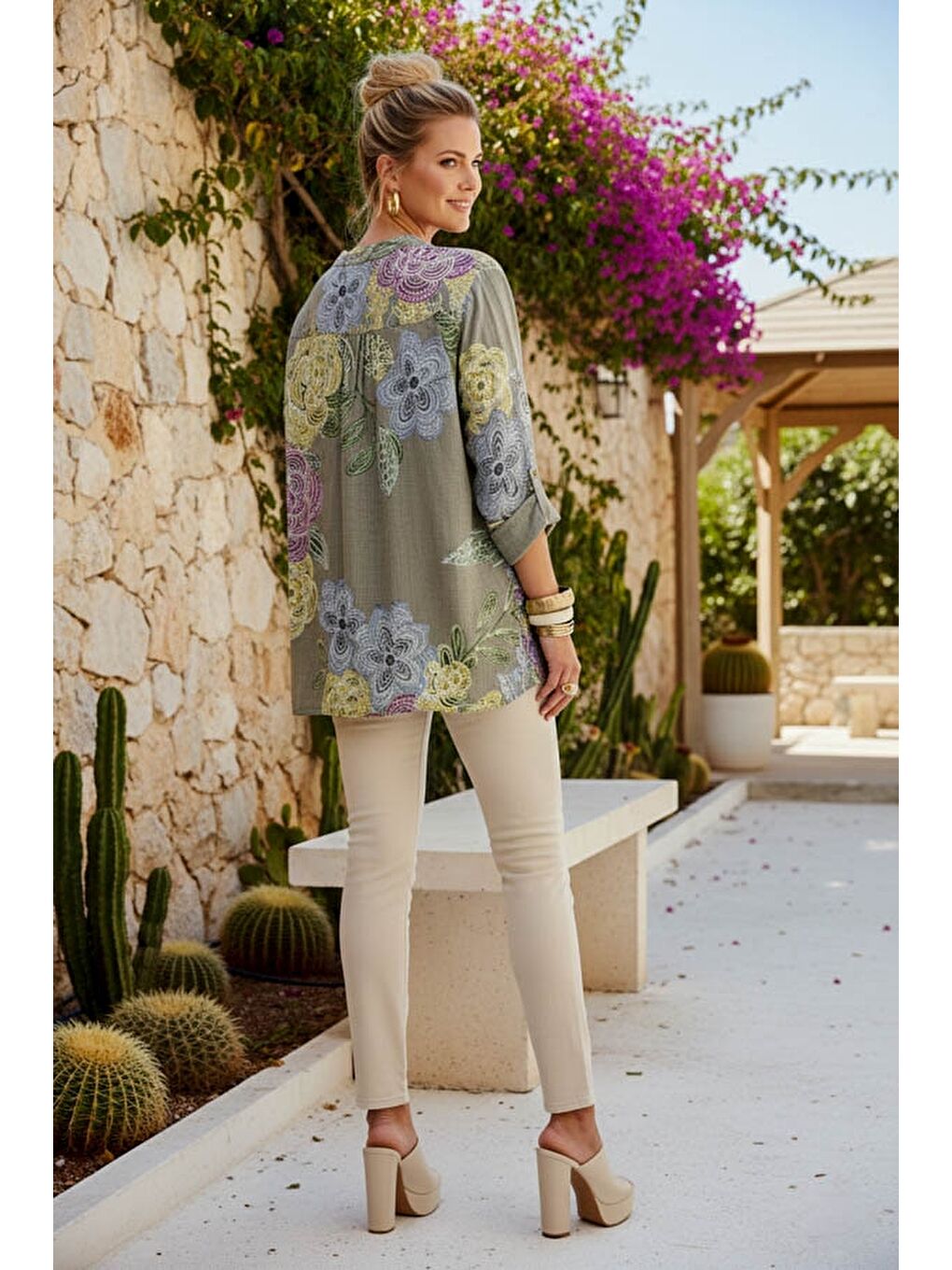 Bej İtalyan Vizon Hakim Yaka Düğmeli 3/4 Kol Çiçekli Cepli Casual Keten Görünümlü Dokuma Bluz 75 65-4