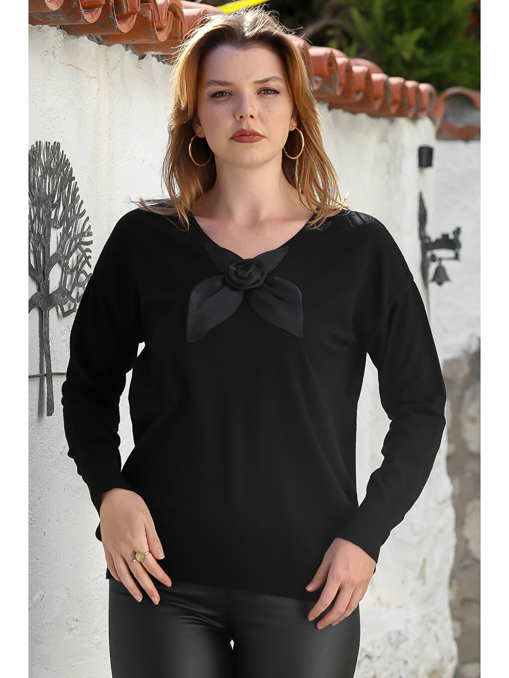 Siyah V Yaka Uzun Kol Fiyonk Detaylı Casual Triko Kazak 65 60-2