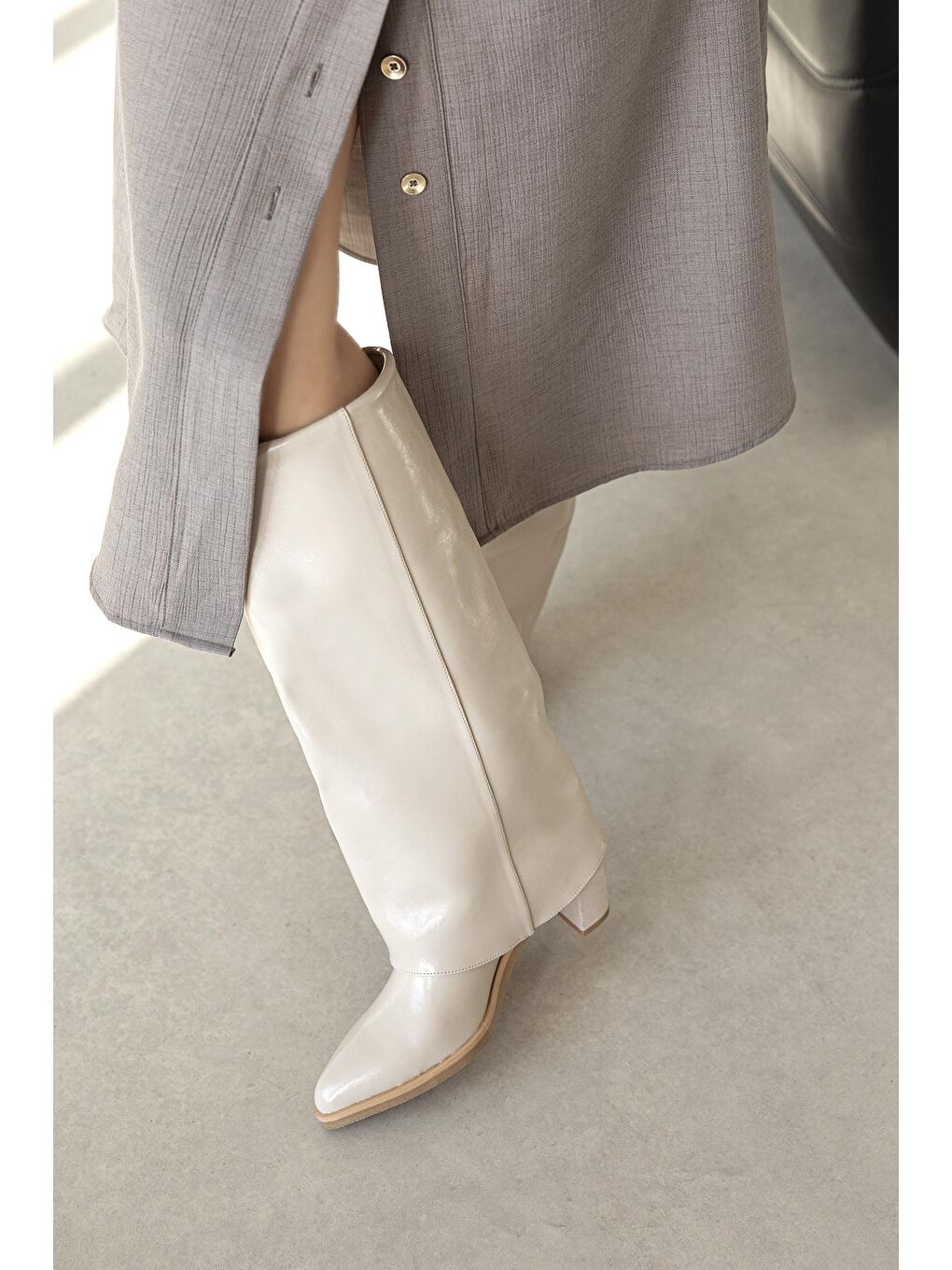 Henrik Kadın Tozluk Detay Kırışık Deri Çizme Bej-1