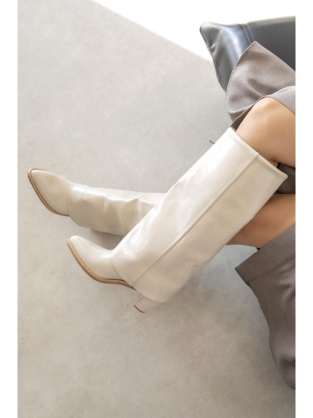 Henrik Kadın Tozluk Detay Kırışık Deri Çizme Bej-2