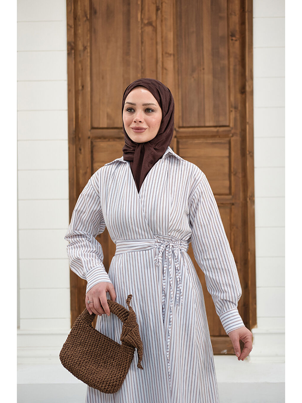 Kadın Yandan Bağlamalı Çizgili Elbise Beyaz-Kahverengi-2