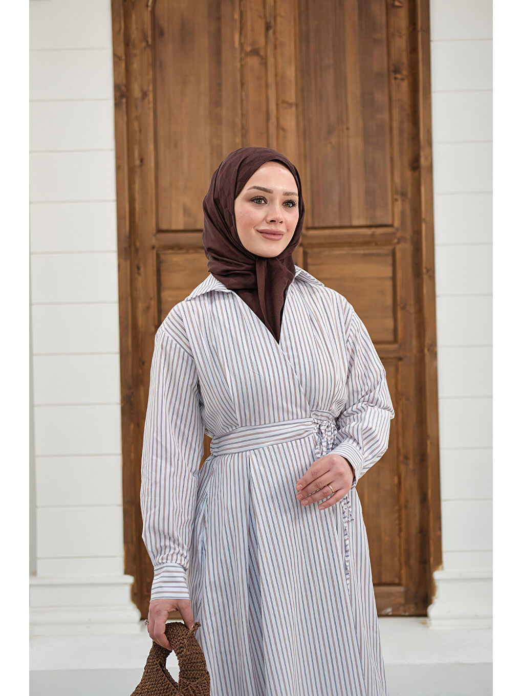 Kadın Yandan Bağlamalı Çizgili Elbise Beyaz-Kahverengi-4