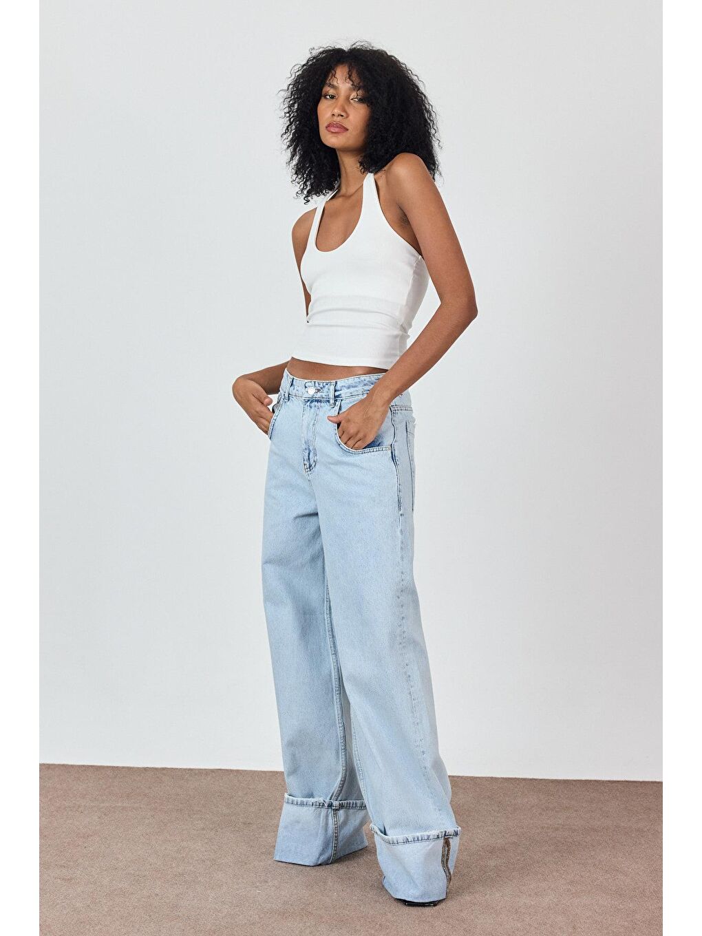 Açık Mavi Katlanmış Paça Detaylı Relaxed Jean-1