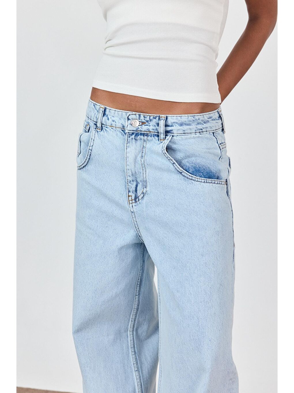 Açık Mavi Katlanmış Paça Detaylı Relaxed Jean-3