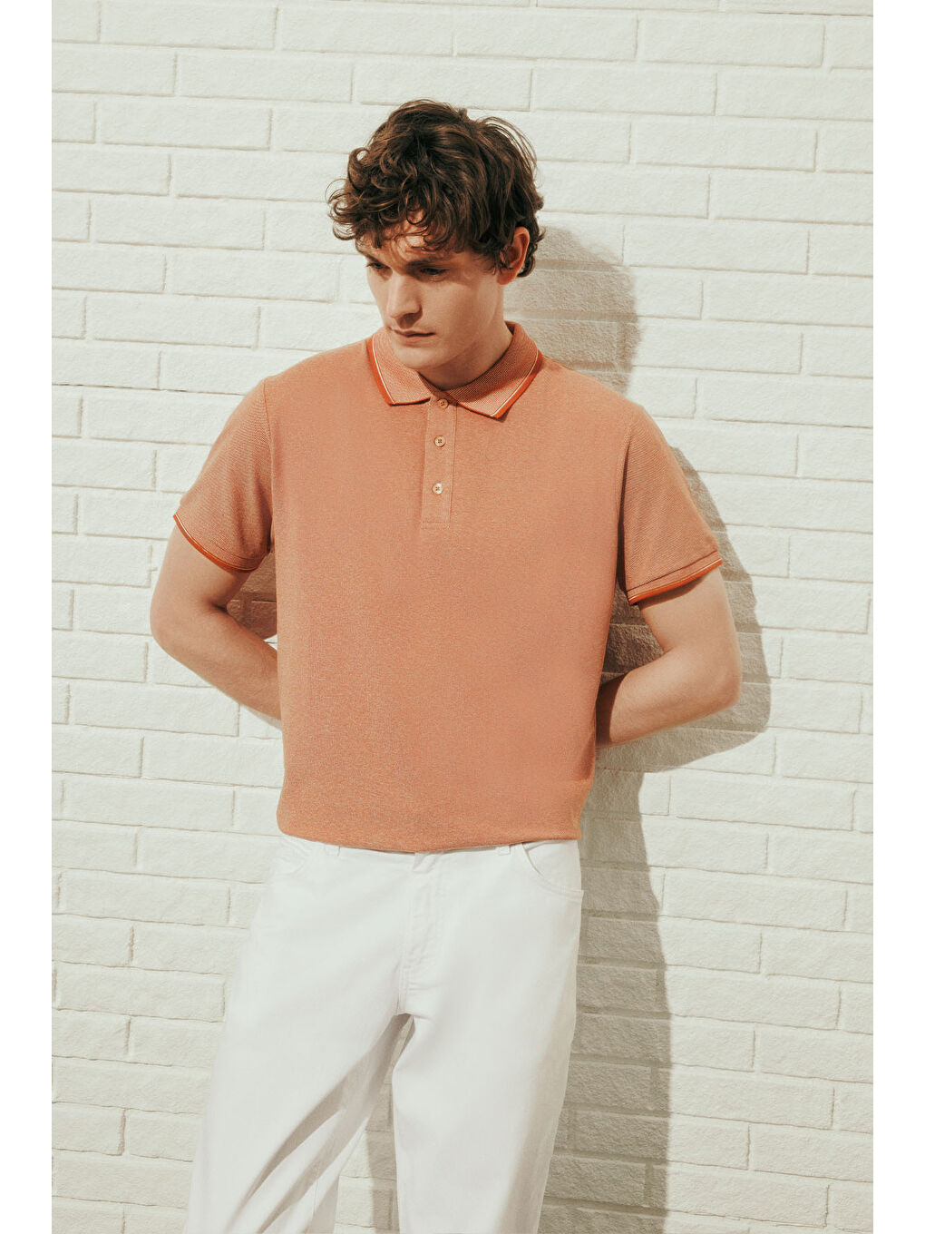 Kahverengi Erkek Kiremit-Bej Slim Fit Dar Kesim Kıvrılmaz Polo Yaka Kısa Kollu Tişört