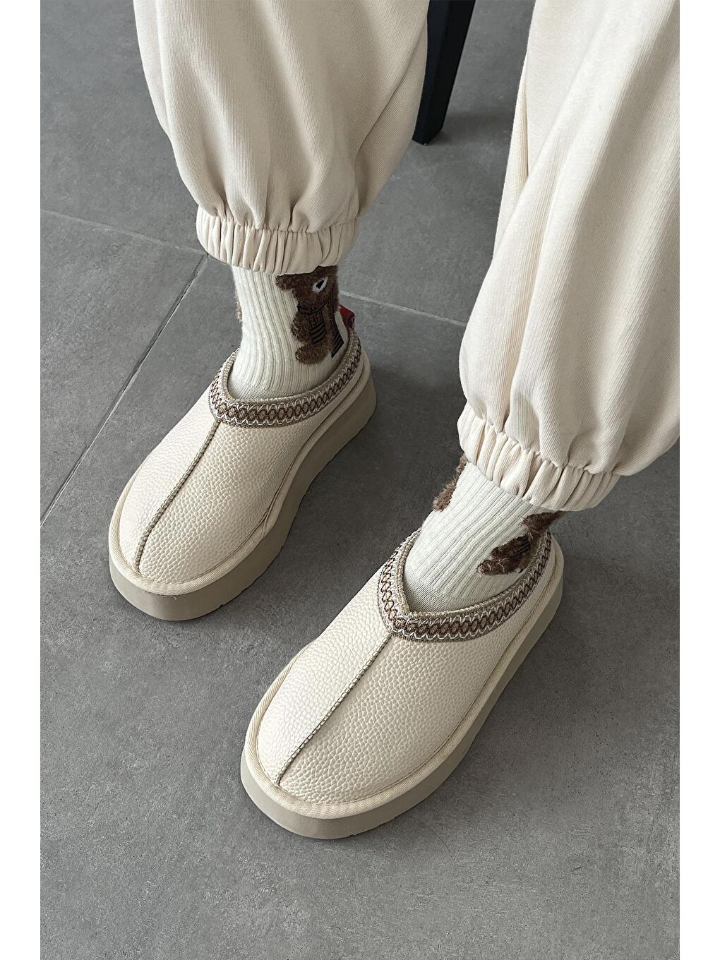 Belis Kadın Düz Taban  Cilt Deri Ev Terliği Bej-1