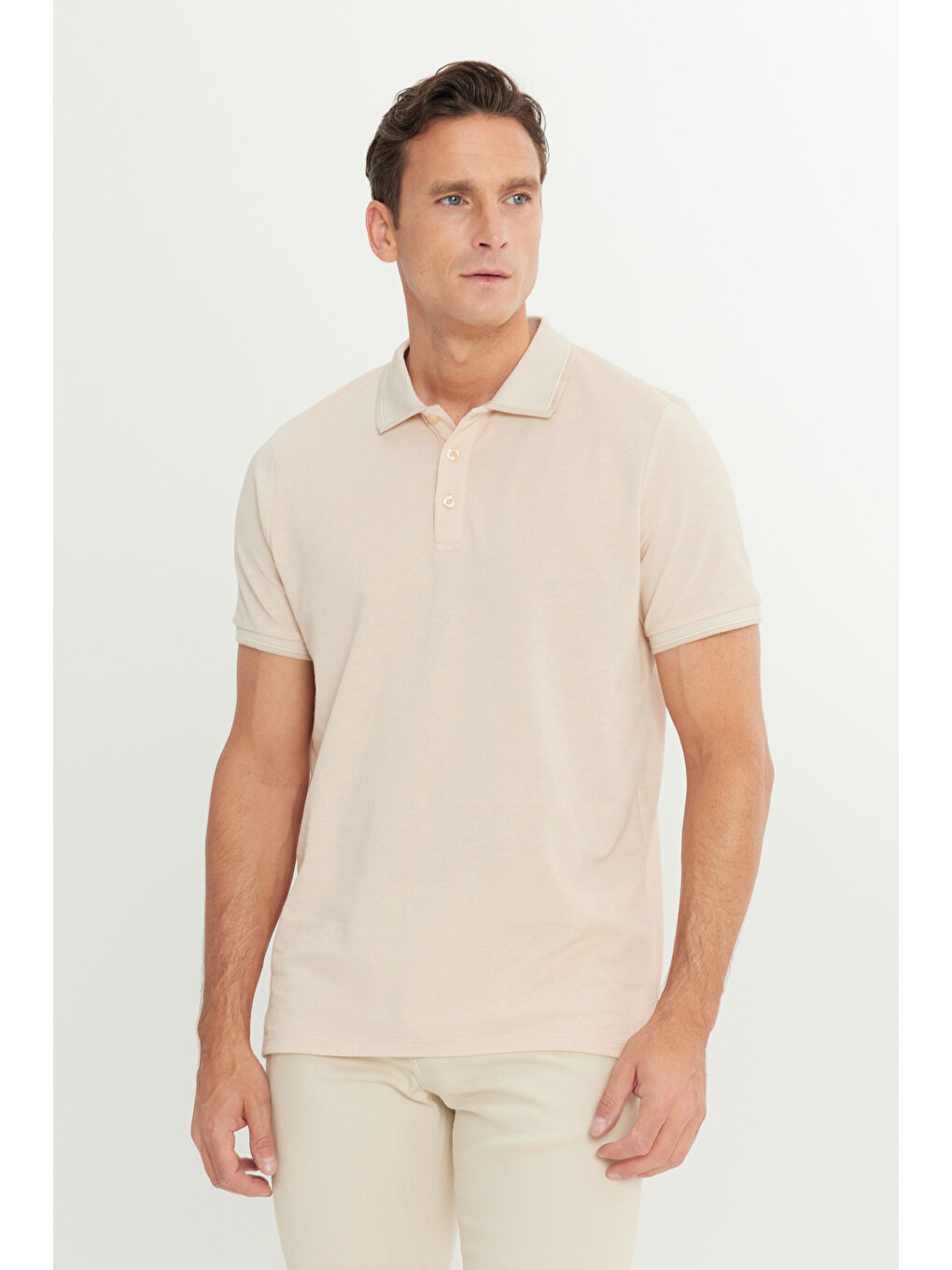 Erkek Açık Bej-Beyaz Slim Fit Dar Kesim Kıvrılmaz Polo Yaka Kısa Kollu Tişört