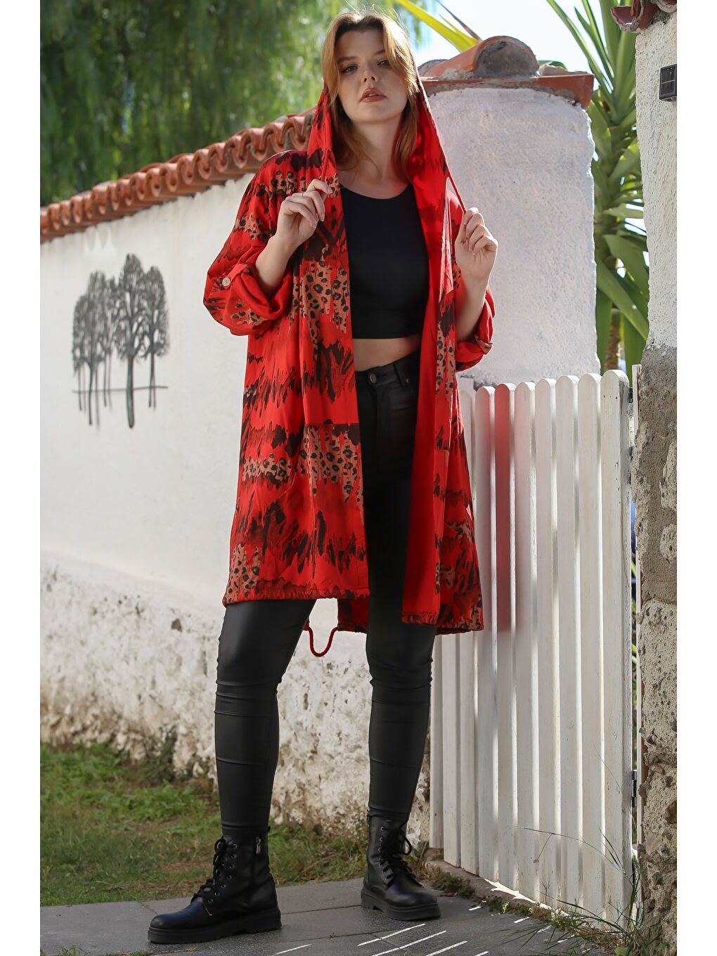 Kırmızı İtalyan Narçiçeği Kapüşonlu Düğmeli Uzun Kollu Leopar Desenli Cepli İnce Casual Dokuma Ceket 88 72