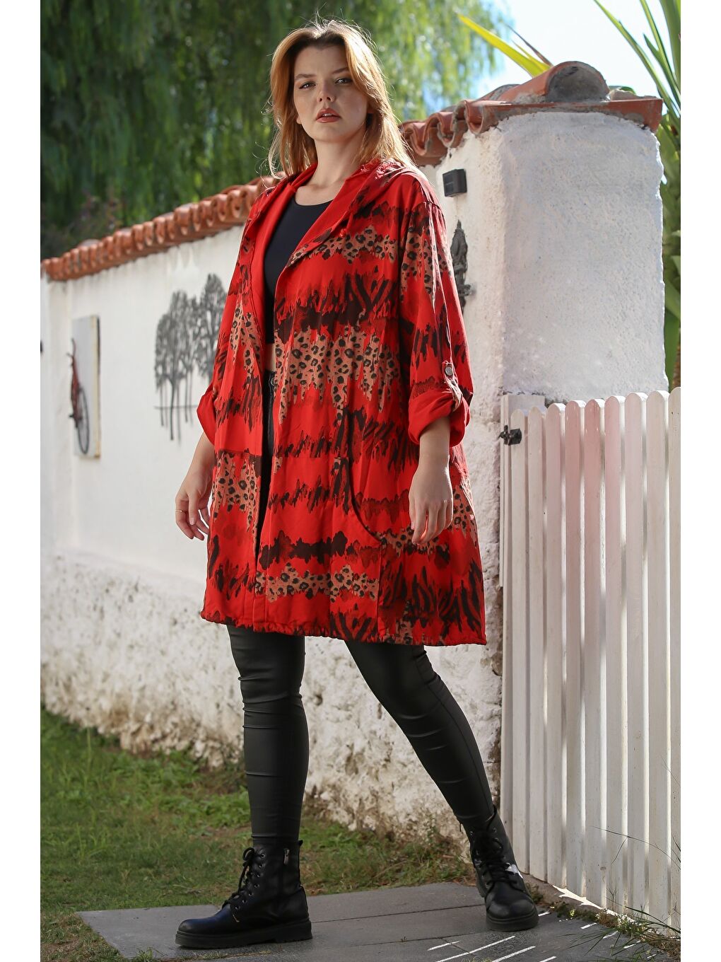 Kırmızı İtalyan Narçiçeği Kapüşonlu Düğmeli Uzun Kollu Leopar Desenli Cepli İnce Casual Dokuma Ceket 88 72-3