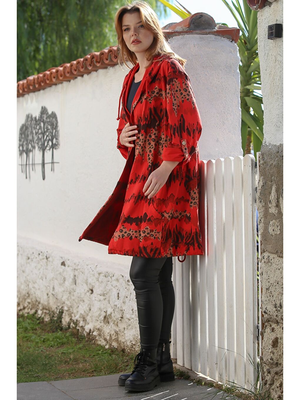 Kırmızı İtalyan Narçiçeği Kapüşonlu Düğmeli Uzun Kollu Leopar Desenli Cepli İnce Casual Dokuma Ceket 88 72-4