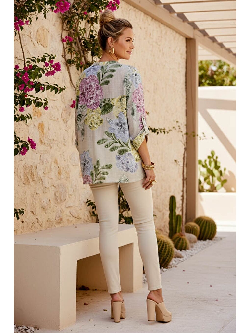 İtalyan Bej Hakim Yaka Düğmeli 3/4 Kol Çiçekli Cepli Casual Keten Görünümlü Dokuma Bluz 75 65-4