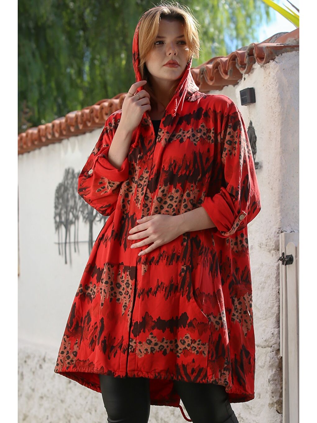 Kırmızı İtalyan Narçiçeği Kapüşonlu Düğmeli Uzun Kollu Leopar Desenli Cepli İnce Casual Dokuma Ceket 88 72-6