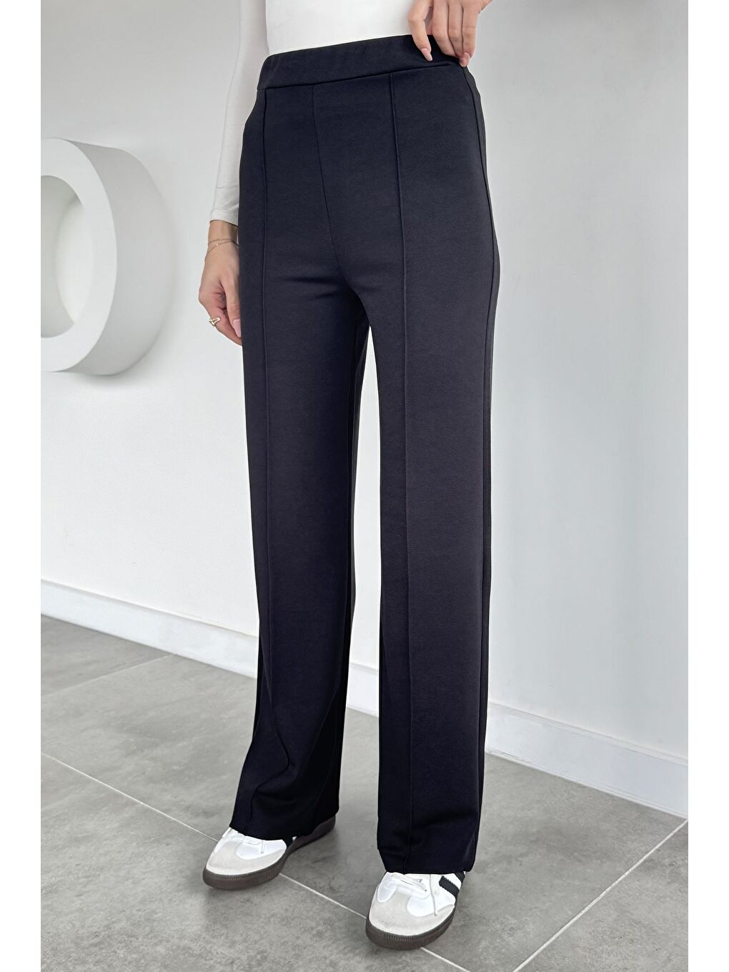 Siyah Kadın Çimalı Bol Paça Pantolon-1