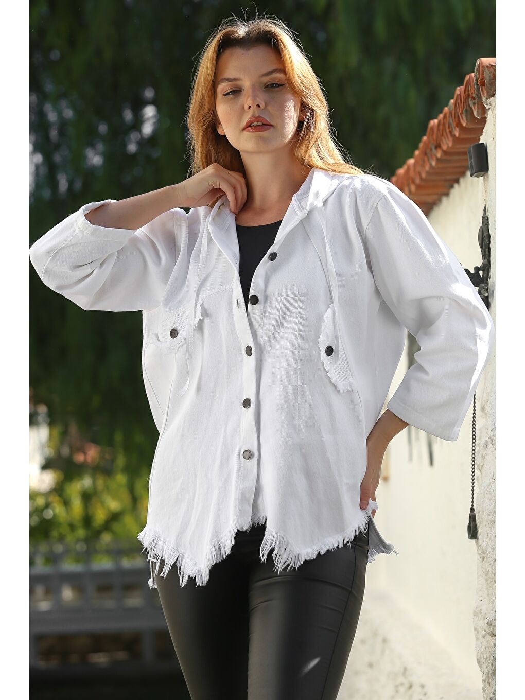 Beyaz Kapüşonlu Uzun Kol File Detaylı Etek Ucu Püskül Kesimli Casual Gabardin Dokuma Ceket 64 65-3