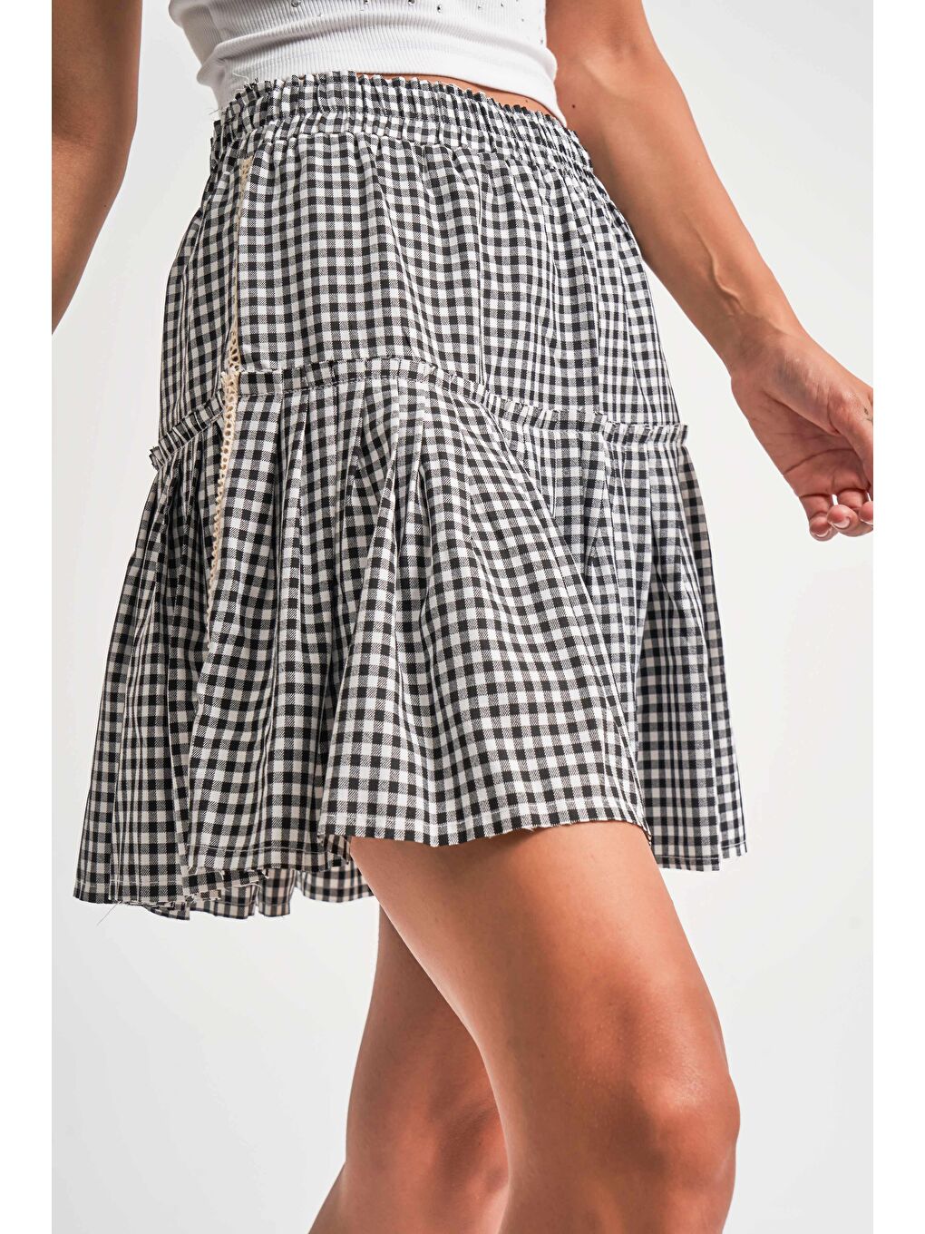 Kadın Siyah Beyaz Kareli Mini Pileli Tasarım Etek-1
