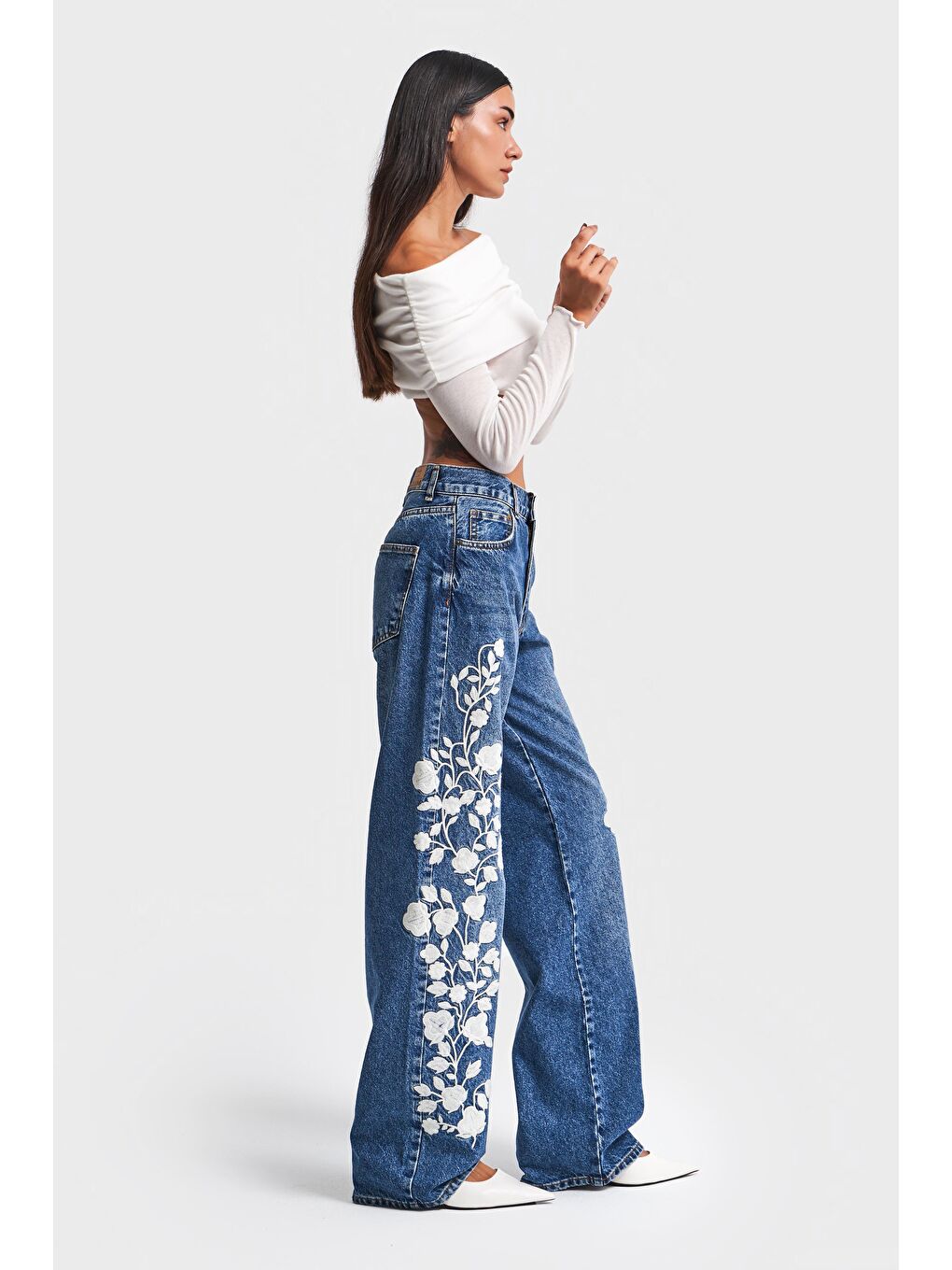 Mavi Kadın Jean Rengi Beyaz Çiçek Nakışlı Loose Fit Tasarım Denim