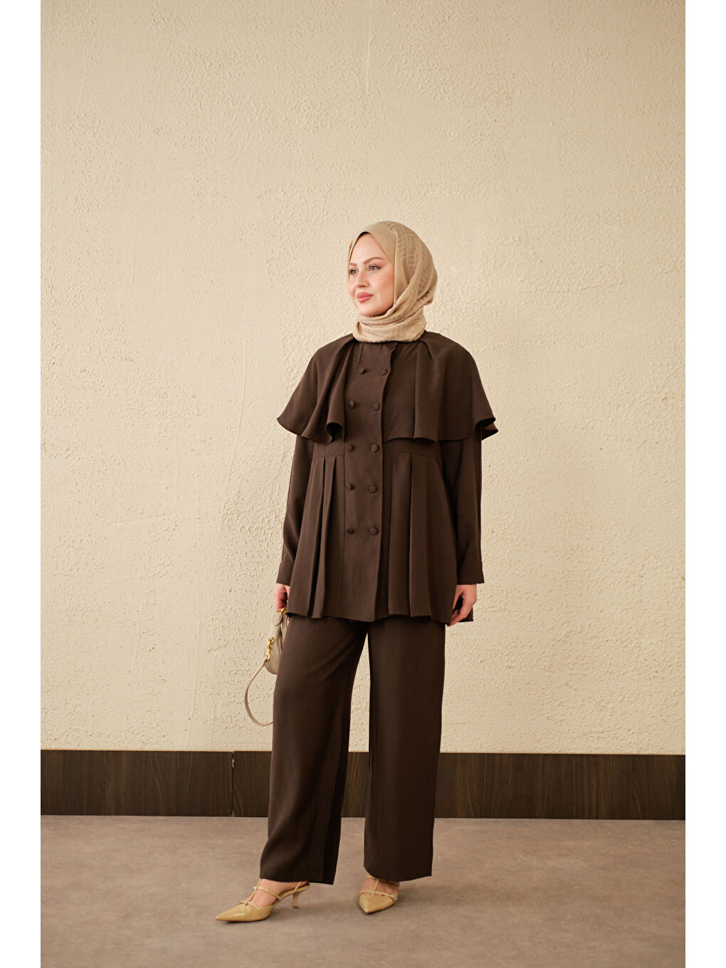 Kadın Yaka Pelerinli Çift Düğme Detay Takım Kahverengi