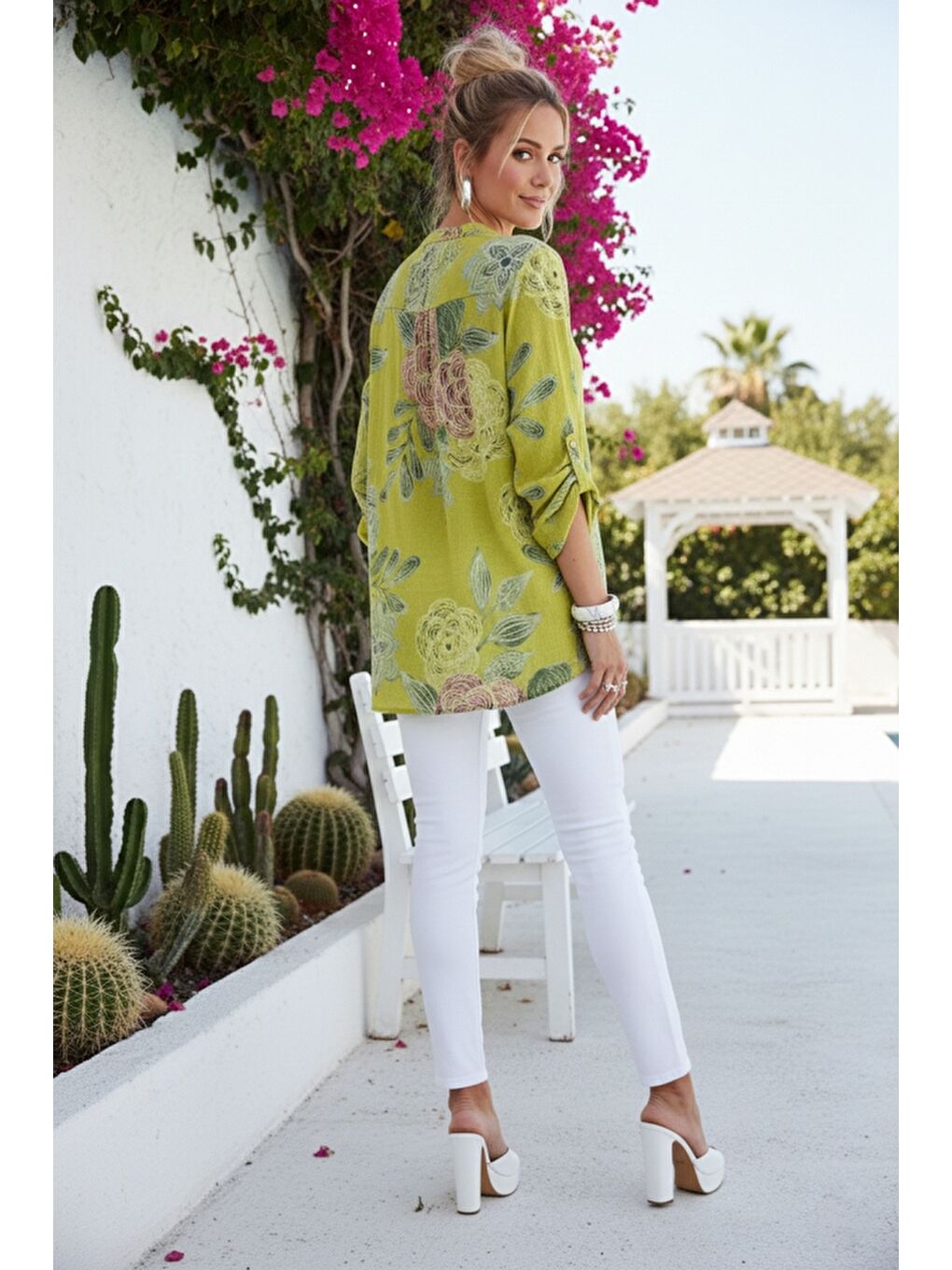 Yeşil İtalyan Limon Küfü Rengi Hakim Yaka Düğmeli 3/4 Kol Çiçekli Cepli Keten Görünümlü Dokuma Bluz 75 65-5