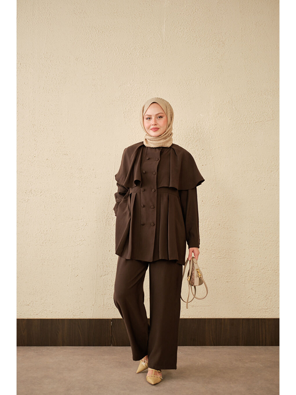 Kadın Yaka Pelerinli Çift Düğme Detay Takım Kahverengi-1
