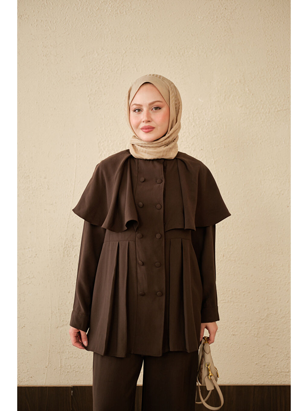 Kadın Yaka Pelerinli Çift Düğme Detay Takım Kahverengi-2