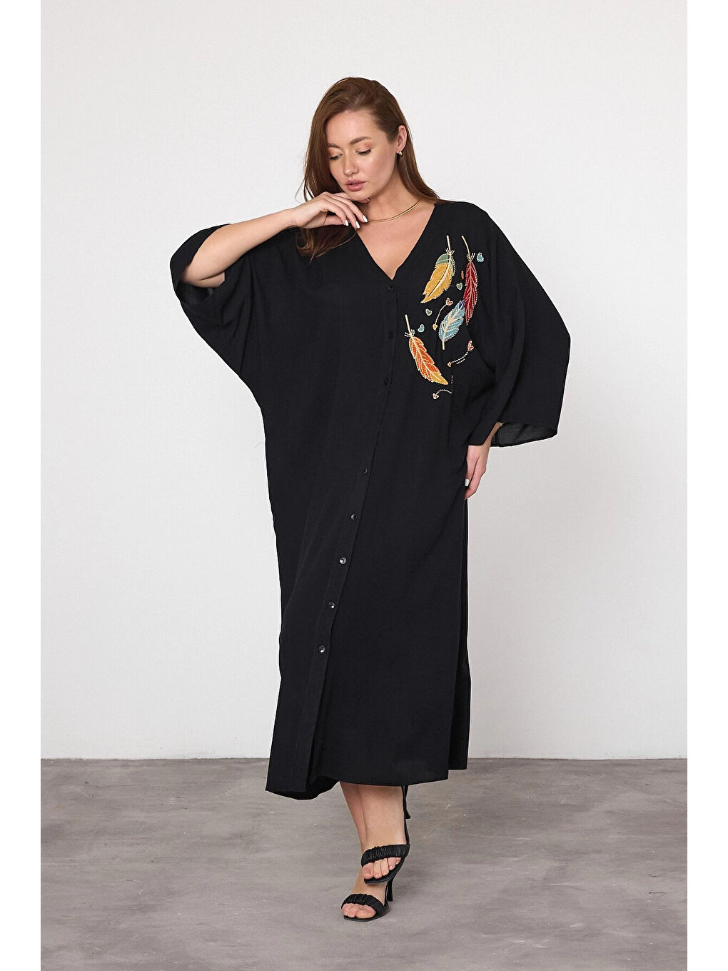 Kadın Siyah V Yaka Nakış Detaylı Büyük Beden Gömlek Elbise HZL25S-VM10421-4