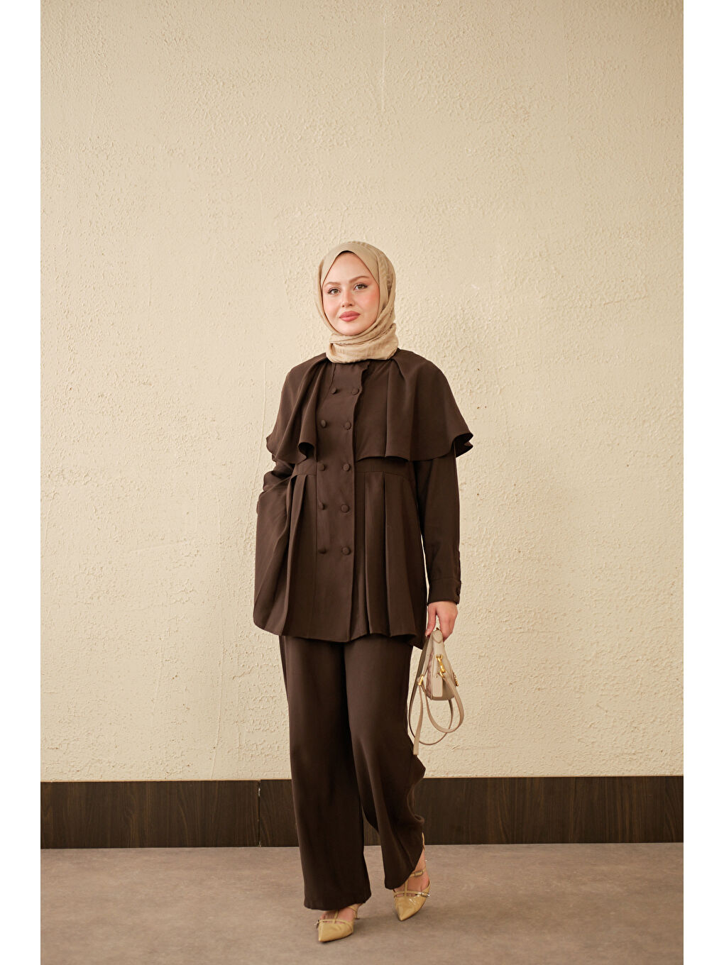 Kadın Yaka Pelerinli Çift Düğme Detay Takım Kahverengi-3