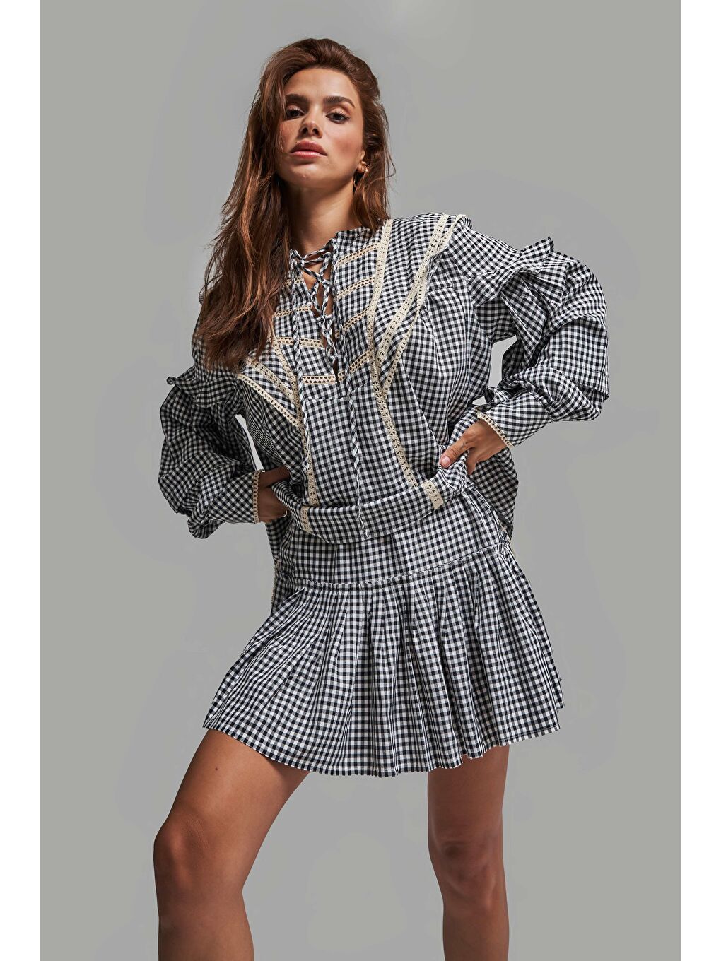 Kadın Siyah Beyaz Kareli Mini Pileli Tasarım Etek-3