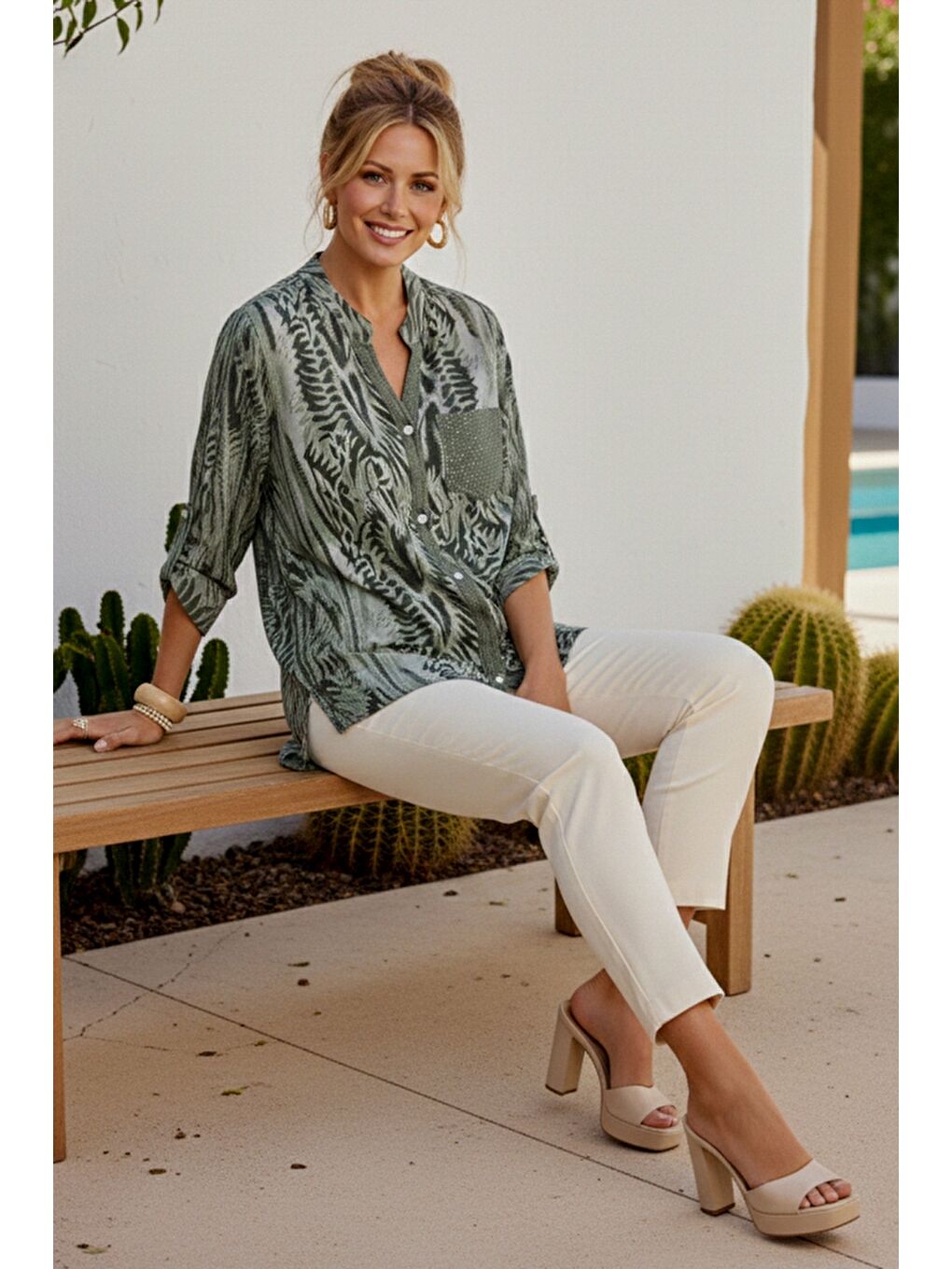 İtalyan Haki Hakim Yaka Düğmeli 3/4 Kol Desenli Pullu Cepli Casual Viskon Dokuma Bluz 77 65-3