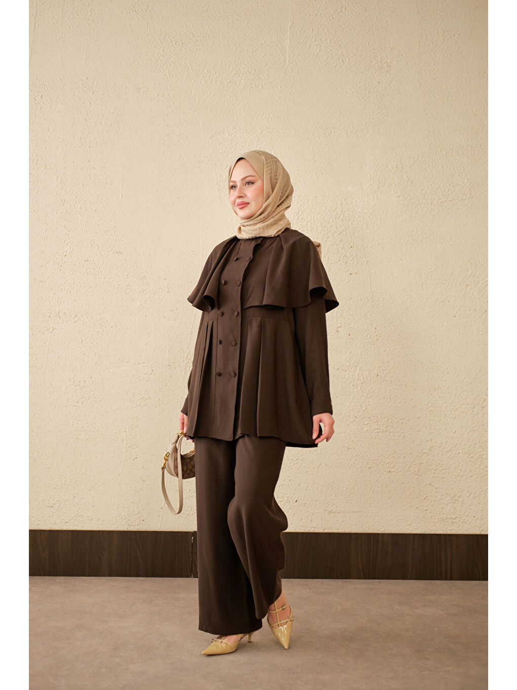 Kadın Yaka Pelerinli Çift Düğme Detay Takım Kahverengi-4