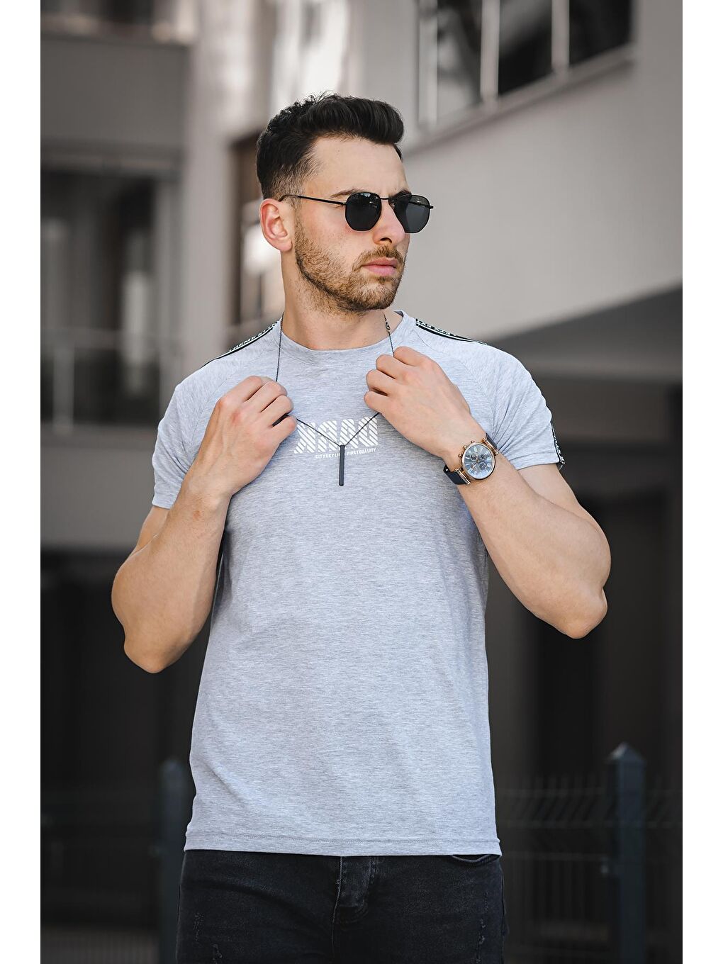 Gri Dark Baskılı Omuz Şeritli Slim Fit Likralı Erkek Tişört