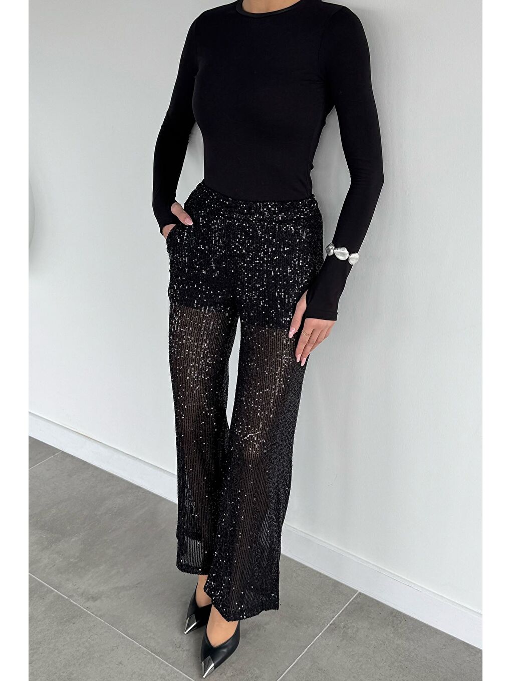 Siyah Kadın Bel Lastikli Şort Astarlı Pul Payet Transparan Pantolon