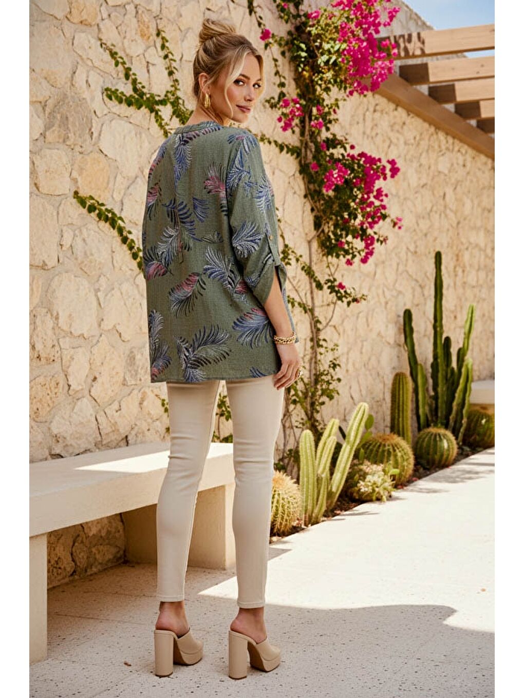 İtalyan Koyu Haki Hakim Yaka Düğmeli 3/4 Kol Yaprak Desenli Cepli Keten Görünümlü Dokuma Bluz 75 65-4