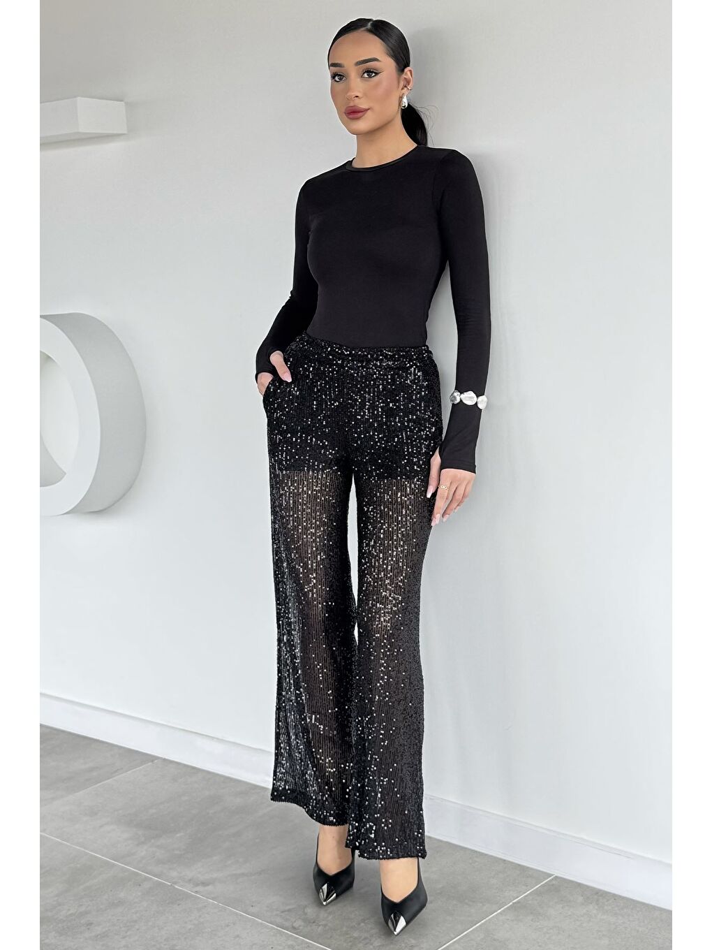 Siyah Kadın Bel Lastikli Şort Astarlı Pul Payet Transparan Pantolon-1