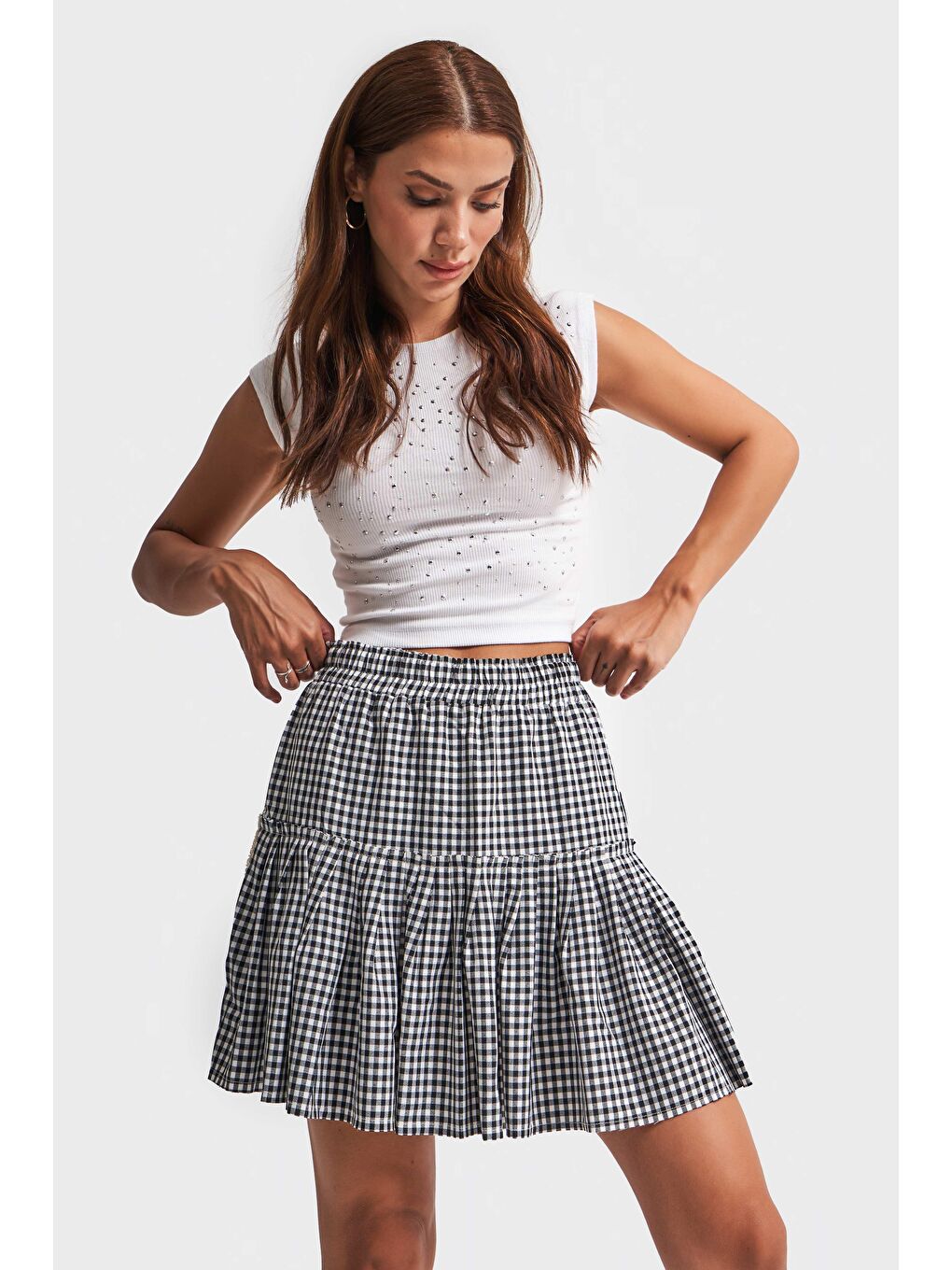 Kadın Siyah Beyaz Kareli Mini Pileli Tasarım Etek-4