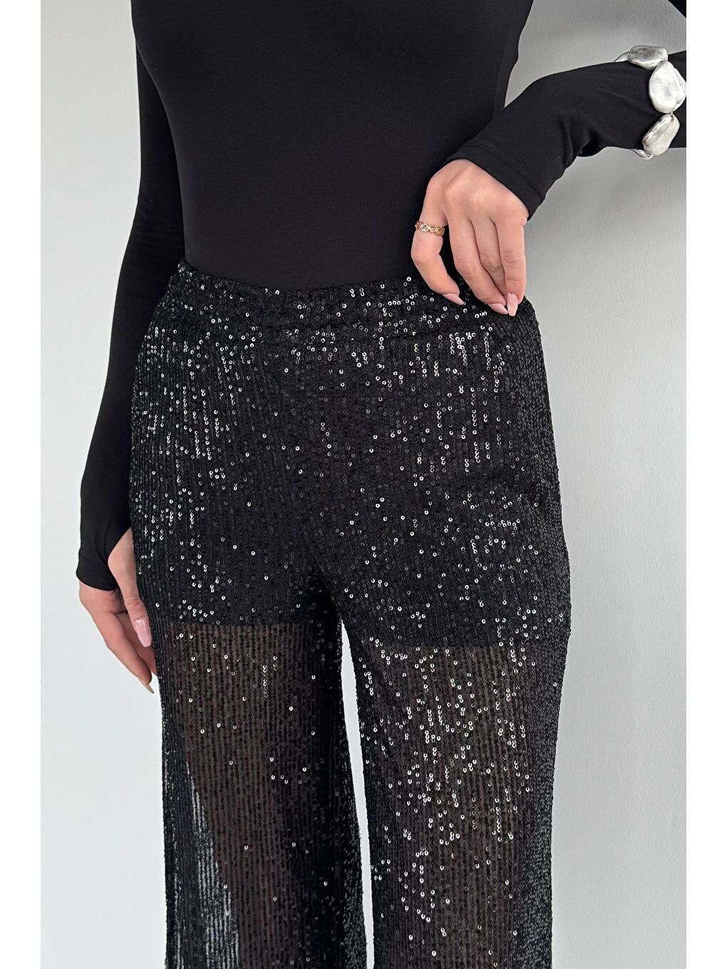 Siyah Kadın Bel Lastikli Şort Astarlı Pul Payet Transparan Pantolon-2