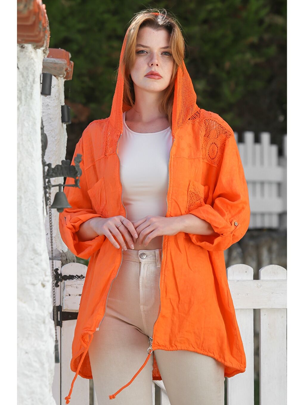 İtalyan Turuncu Kapüşonlu Düğmeli Uzun Kollu Fermuarlı Cepli File Detaylı Keten Dokuma Ceket 75 65