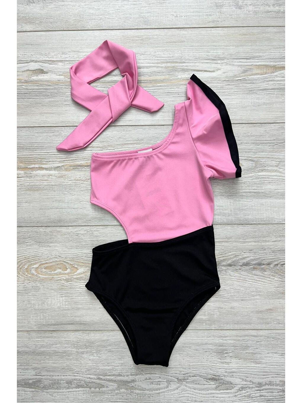 Pembe Dekolite Modelli Kız Çocuk Mayosu