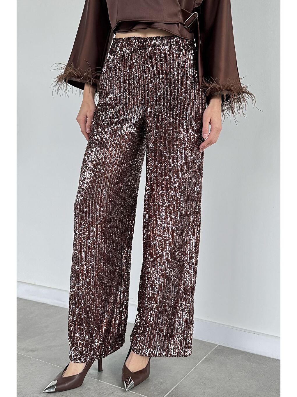 Kahverengi Kadın Bel Lastikli Şort Astarlı Pul Payet Transparan Pantolon-1