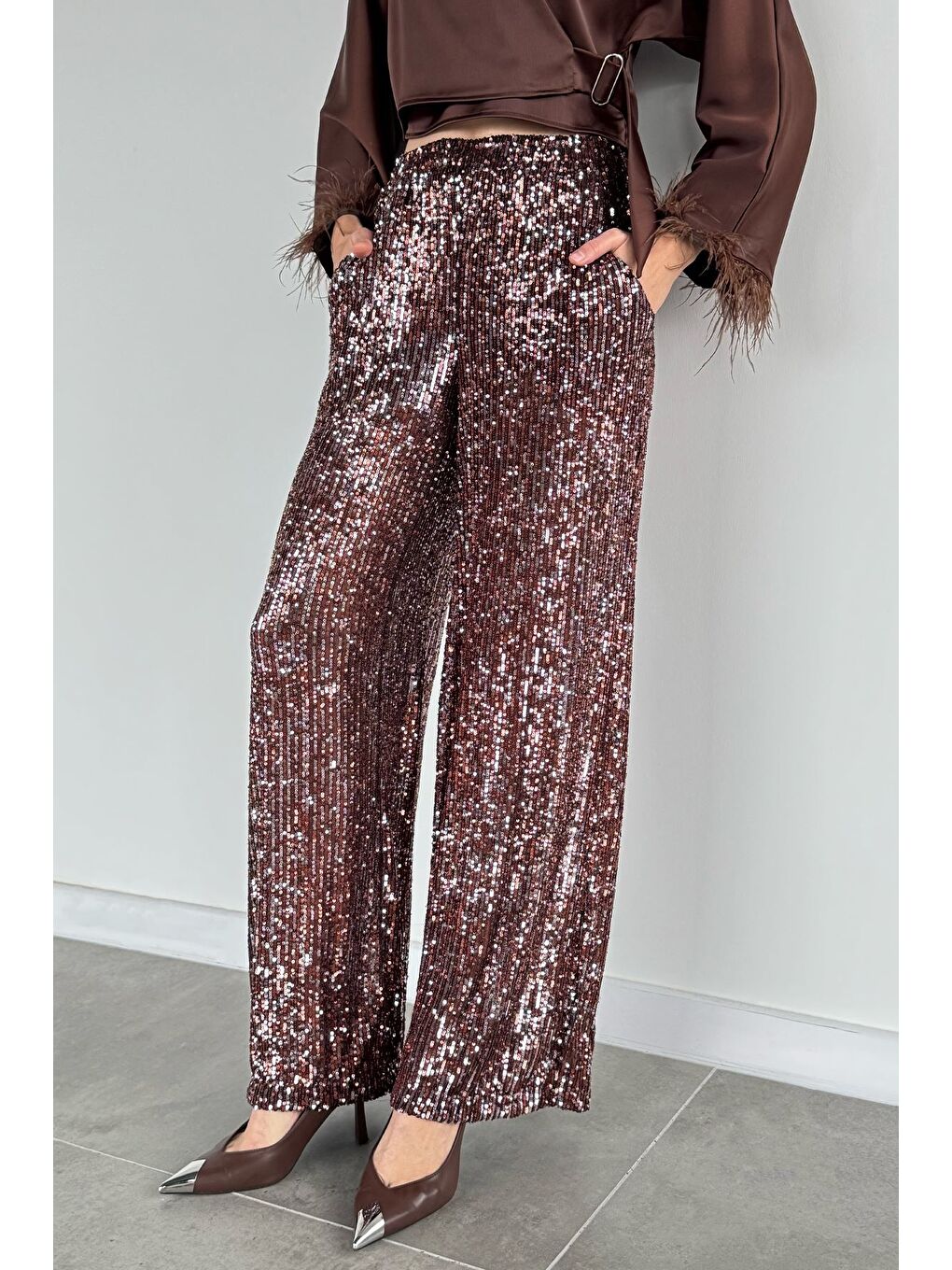 Kahverengi Kadın Bel Lastikli Şort Astarlı Pul Payet Transparan Pantolon-2