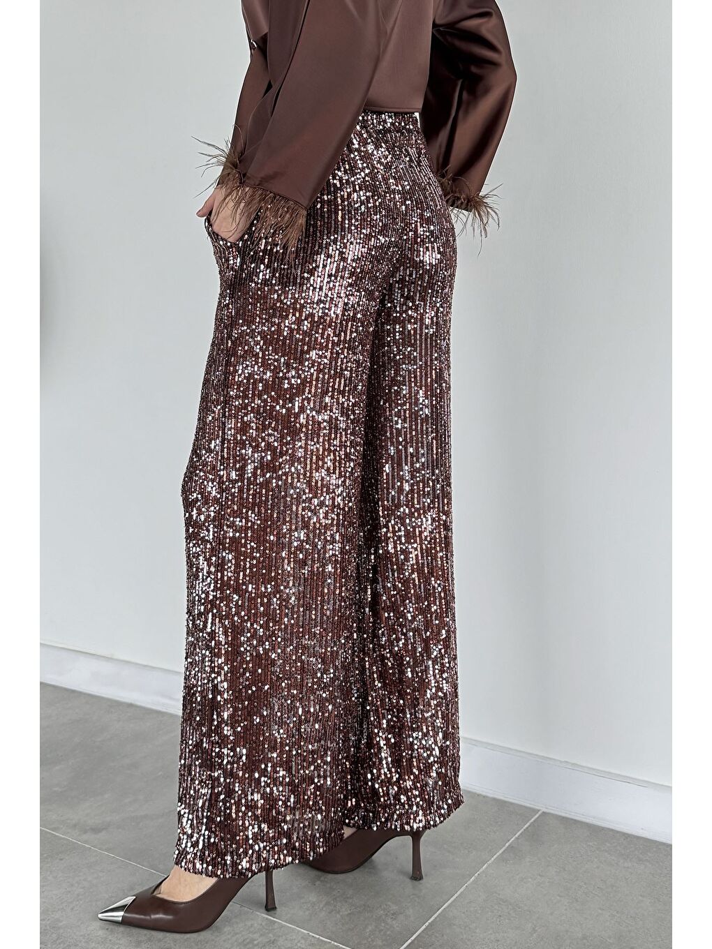 Kahverengi Kadın Bel Lastikli Şort Astarlı Pul Payet Transparan Pantolon-3