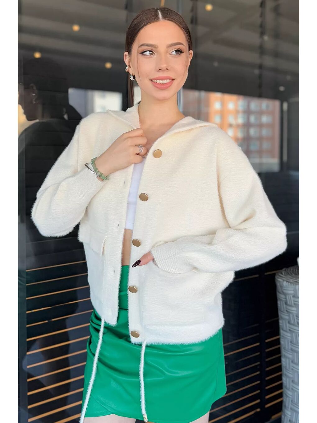 Ekru Kadın Çift Cepli Kapüşonlu Sakallı Hırka