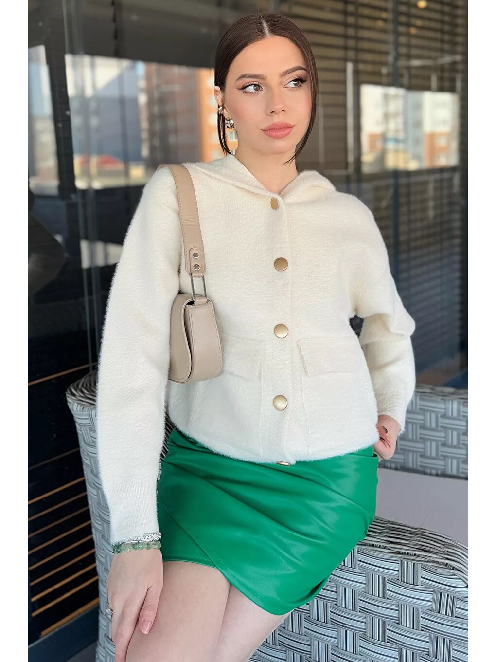 Ekru Kadın Çift Cepli Kapüşonlu Sakallı Hırka-1