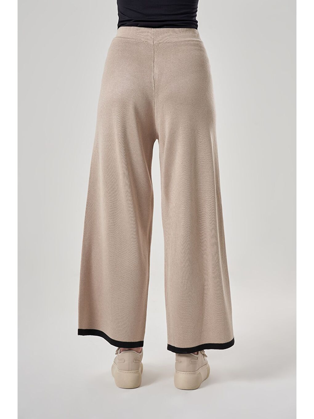 Paça Biyeli Triko Bej Siyah Pantolon