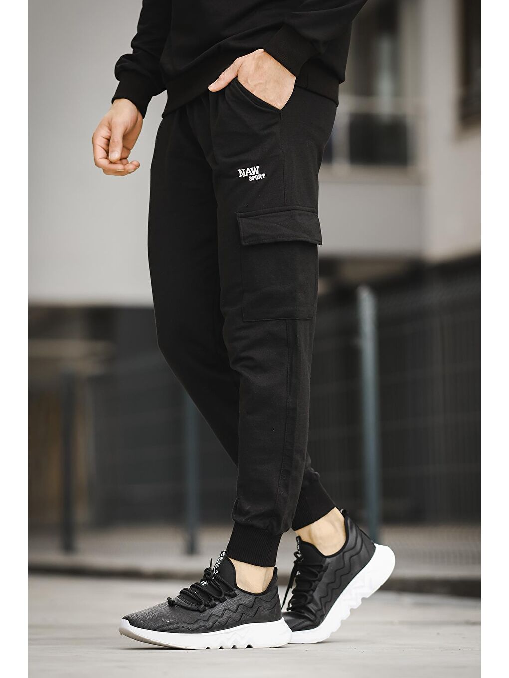 Siyah Hoxi Paçası Lastikli Nakışlı Slim Fit Erkek Kargo Cep Jogger Eşofman Altı