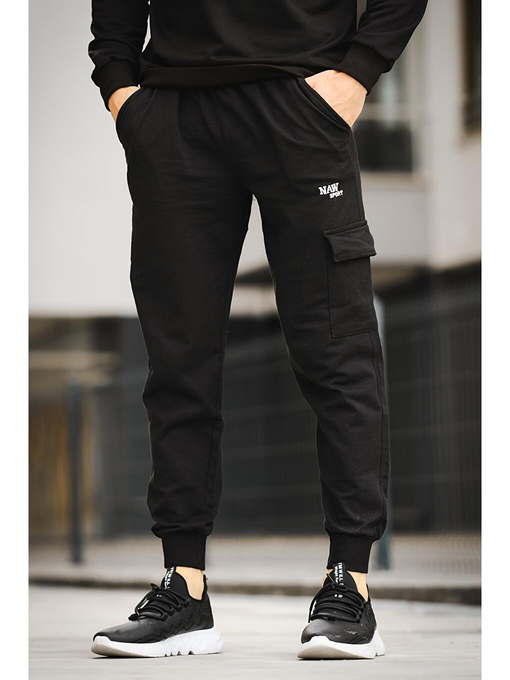 Siyah Hoxi Paçası Lastikli Nakışlı Slim Fit Erkek Kargo Cep Jogger Eşofman Altı-2