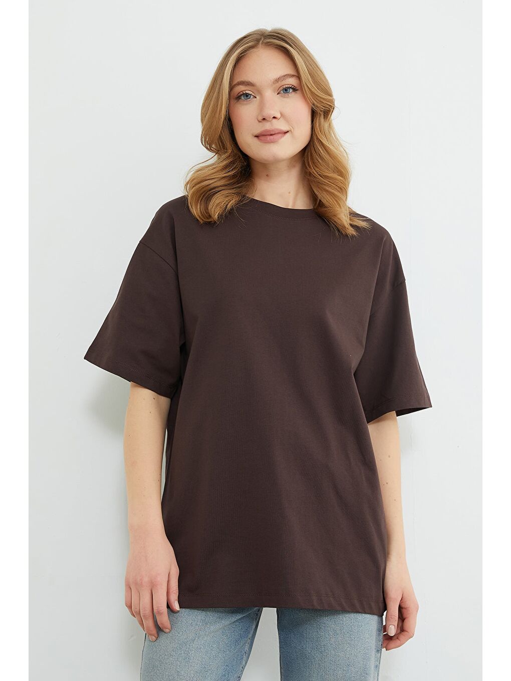 Kahverengi Basic Bisiklet Yaka Oversize Tişört-1